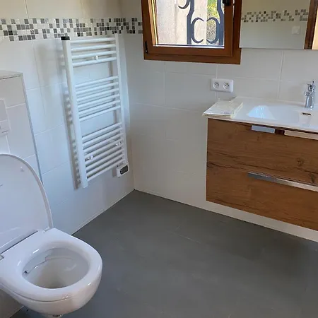 Proche De St Tropez Avec Piscine Et Grand Jardin Au Calme