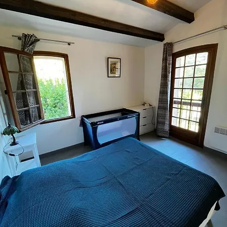 Proche De St Tropez Avec Piscine Et Grand Jardin Au Calme Holiday home *