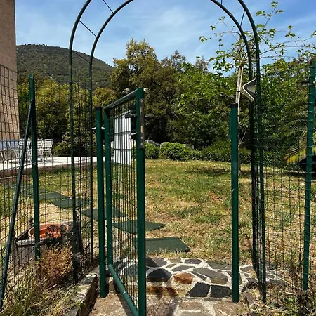 Proche De St Tropez Avec Piscine Et Grand Jardin Au Calme